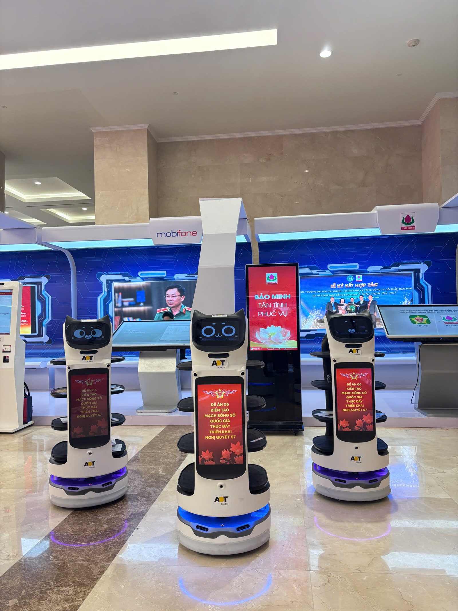 BellaBot Pro tại triển lãm Đề án 06