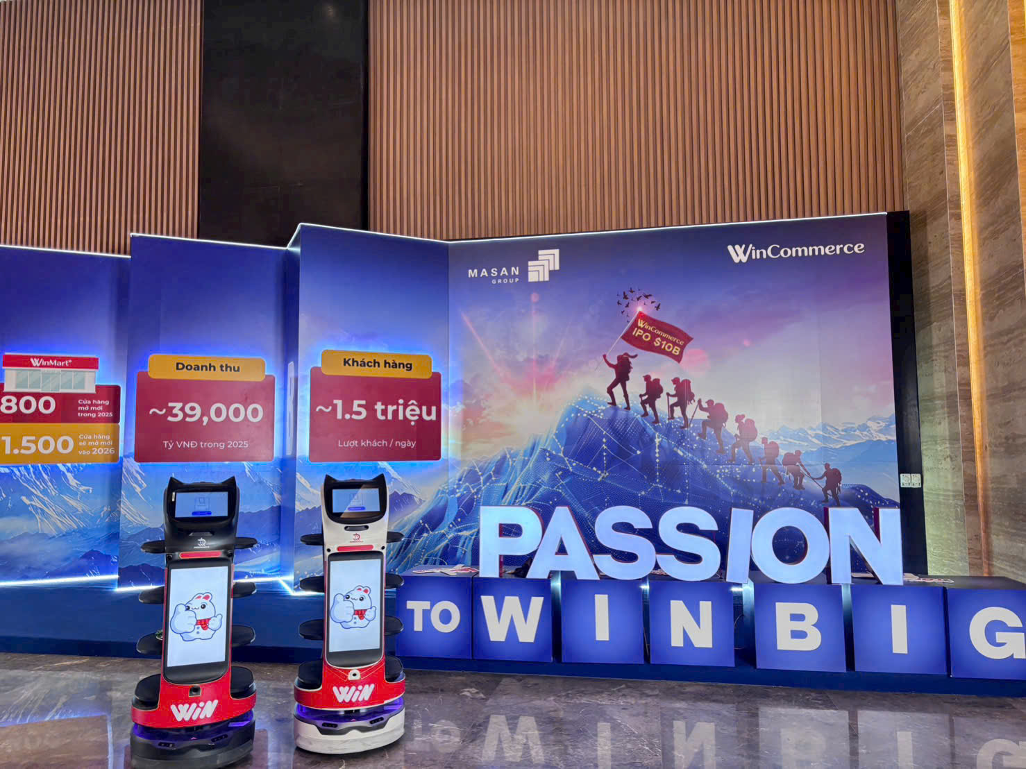 Hai BellaBot Pro tại sự kiện WinCommerce Passion to Win Big